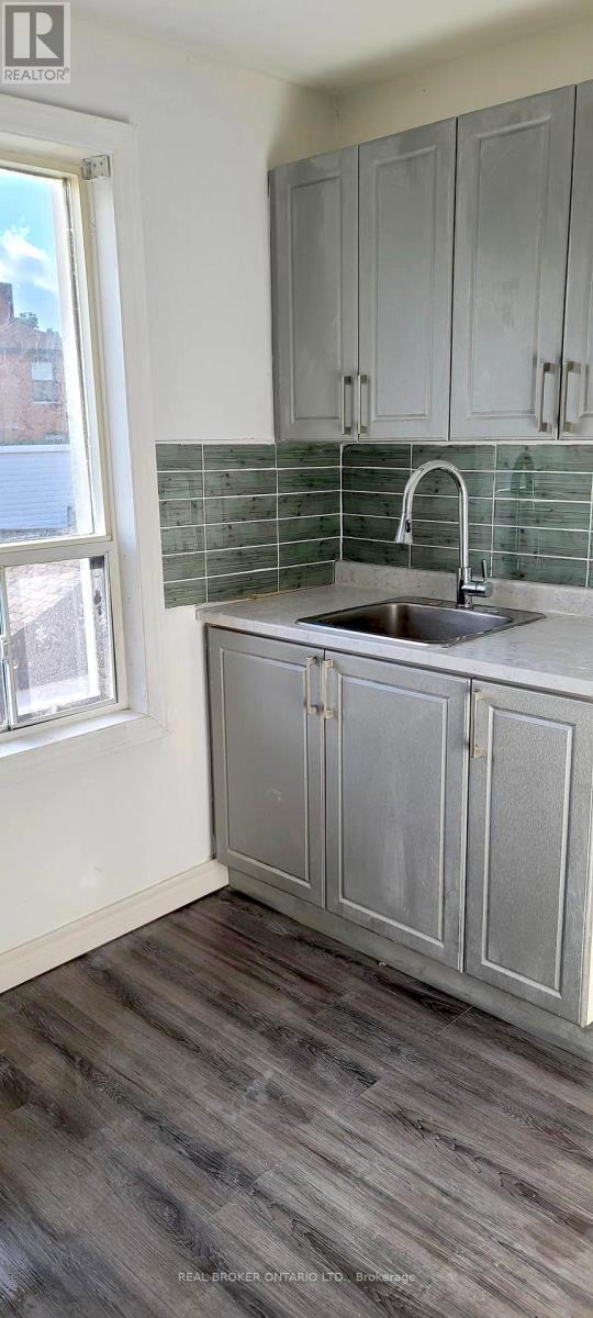 Building Photo - 240 Ritson Rd S