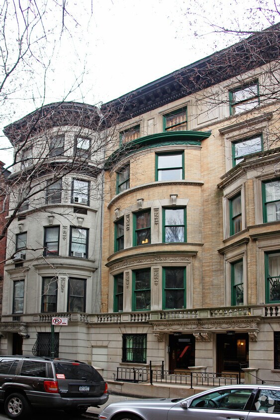 Building Photo - 18 W 68th St
