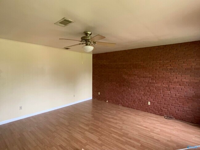 Foto del edificio - 3310 Village Dr SW