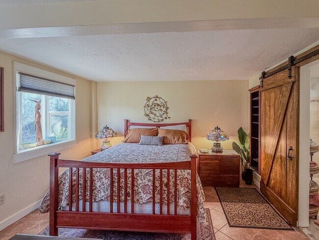 Foto del edificio - 2433 McKinley Ave