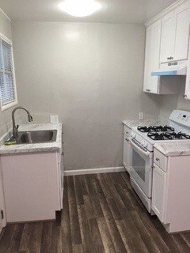 Building Photo - Cozy One Bedroom House Near Downtown Hayward