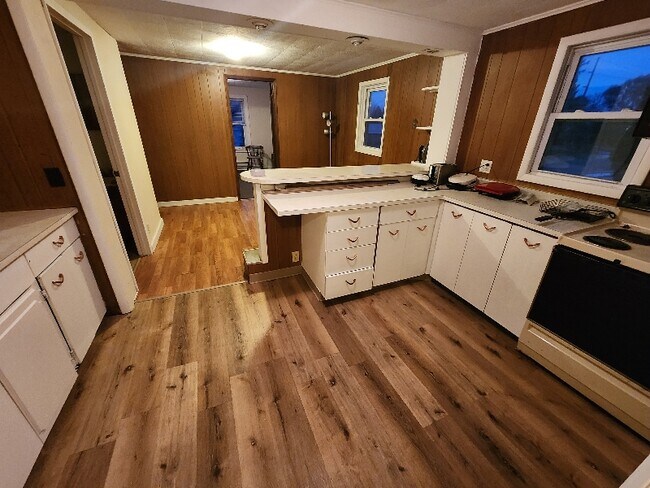 Building Photo - 497 E Main St