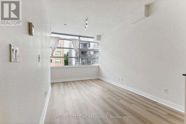 Photo du bâtiment - 601 Kingston Rd