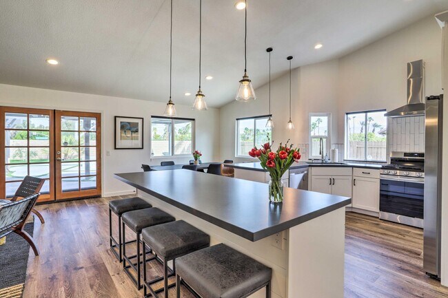 Building Photo - 44065 Dalea Ct
