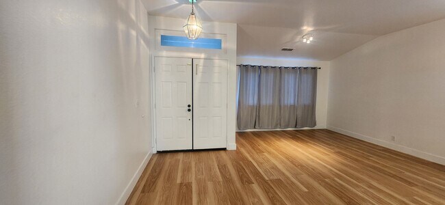 Foto del edificio - Wonderful 4 Bedroom Home