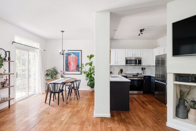 Foto del edificio - Updated 3BD, 2.5BA Townhome in The Villas ...