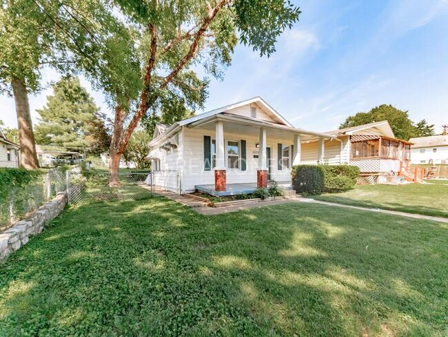 Building Photo - Charming 2 Bedroom in St. Louis!