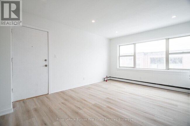 Building Photo - 169-169 Park Row S