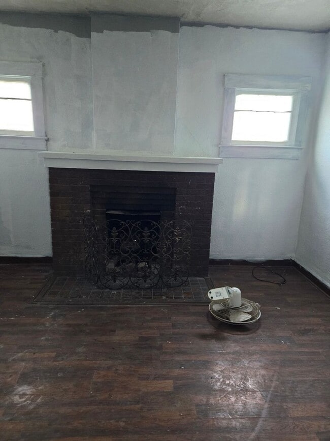 Building Photo - 431 Elm St