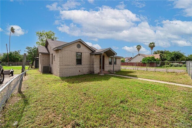 Building Photo - 1121 N Keralum Ave
