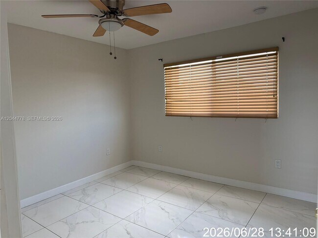 Building Photo - 101 E 51st Pl