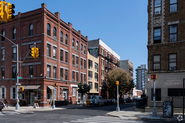 Building Photo - 237 S 1st St