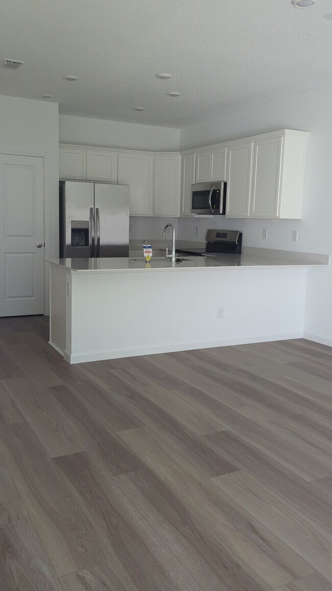 Foto del edificio - 550 Holly Lakes Dr