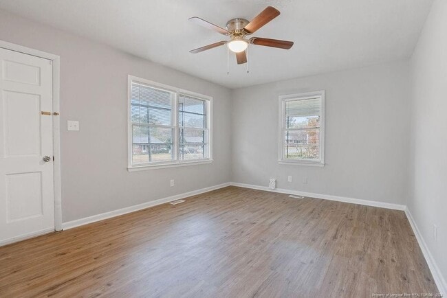 Building Photo - 717 Dwain Dr