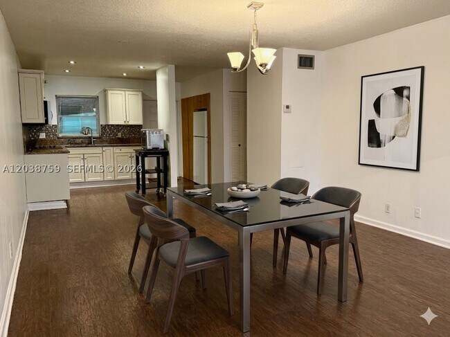 Foto del edificio - 217 Sunrise Lakes Blvd