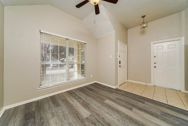 Building Photo - 409 Creekview Dr