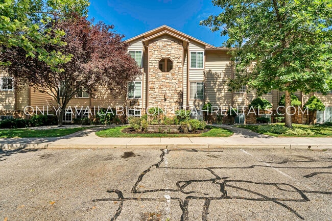 Building Photo - 7755 S Briarsprings Dr