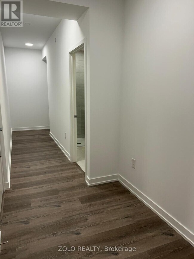 Photo du bâtiment - 395 Square One Dr