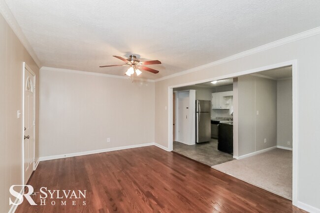 Building Photo - Great 3BR 2BA Brick Home