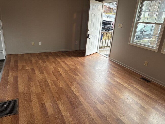 Foto del edificio - 2 bedroom, 1 bathroom home available in Winston-Salem!