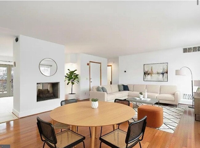 Photo - 1717 Green St Townhome