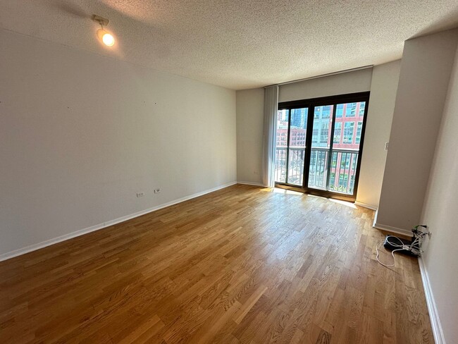 Building Photo - 400 N La Salle Dr