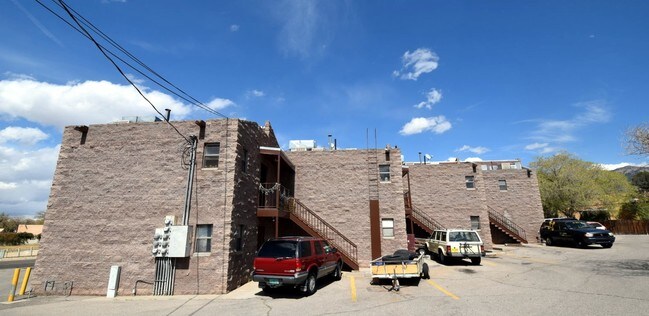 Foto del edificio - 12208 Indian School Rd NE