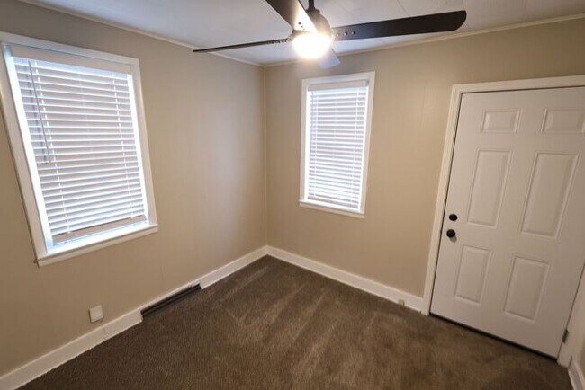 Foto del edificio - 1453 Woodbirch Ave