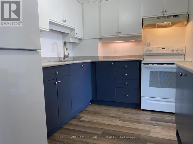 Building Photo - 7 Gale Crescent