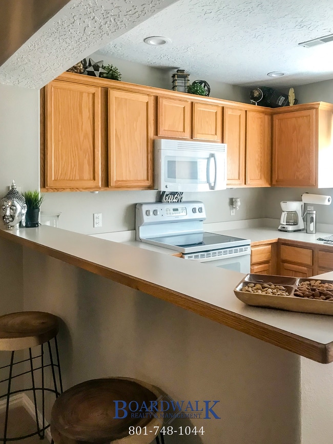 Building Photo - Stylish Draper Townhome with Private Patio