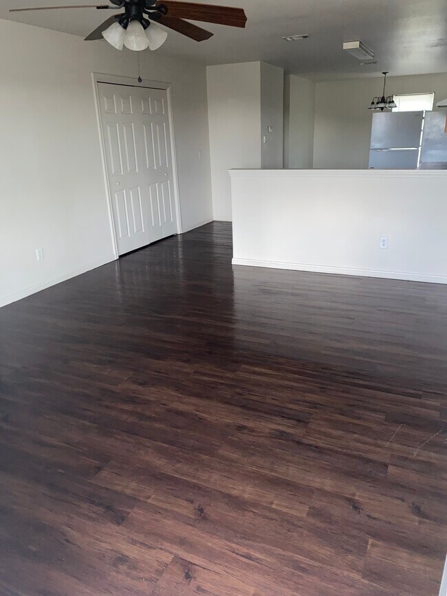 Foto del edificio - 416 Brittney Way