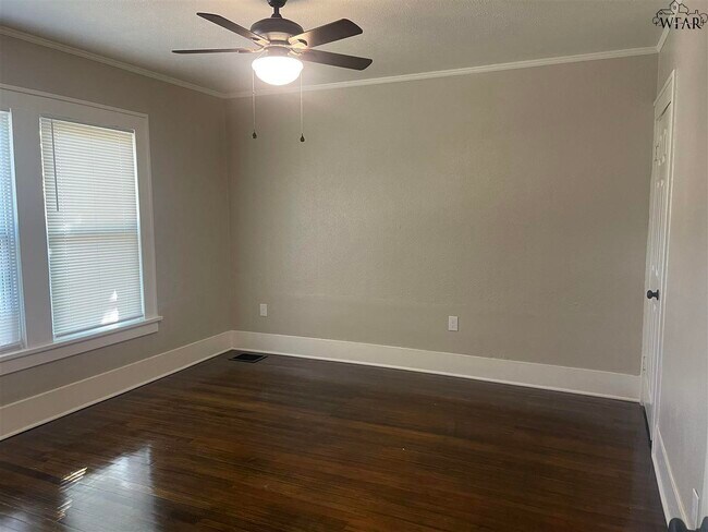 Building Photo - 1713 Beverly Dr