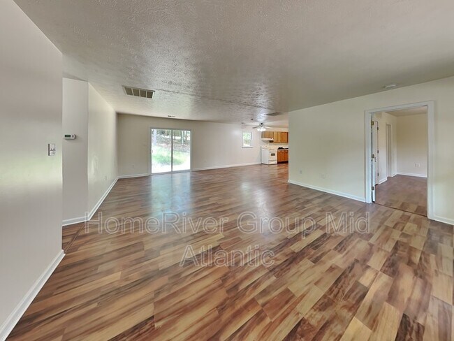 Building Photo - 1258 Lakeview Dr