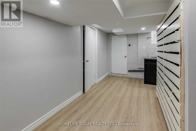 Photo du bâtiment - 19 Bardwell Crescent