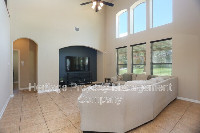 Building Photo - 611 Oxalis
