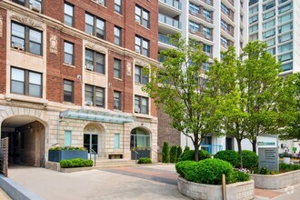 Building Photo - Reside at Belmont Harbor