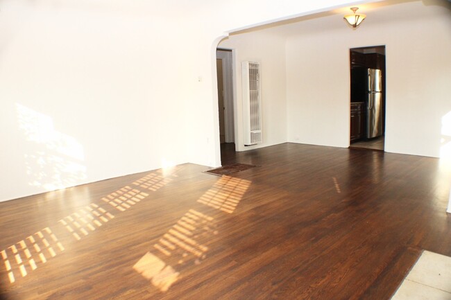 Foto del edificio - Charming 2BR/1BA House in OB W/ parking, W...