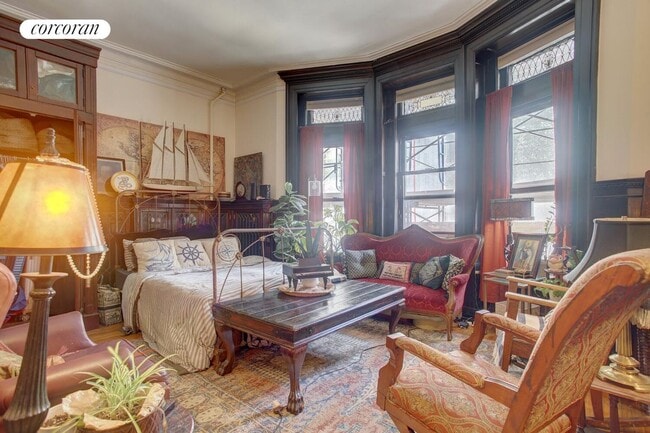 Building Photo - 9 W 69th St