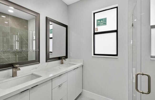 Foto del edificio - 631 Summit Ave S