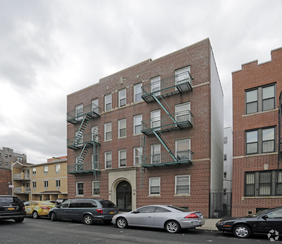 Foto principal - 34-48 32nd St