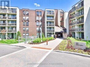 Building Photo - 30 Fashion Roseway