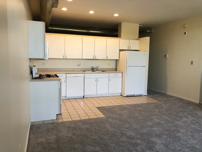 Building Photo - 5200 S Ellis Ave