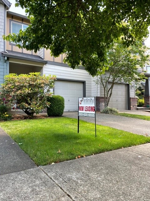 Building Photo - 620 Little Oak St