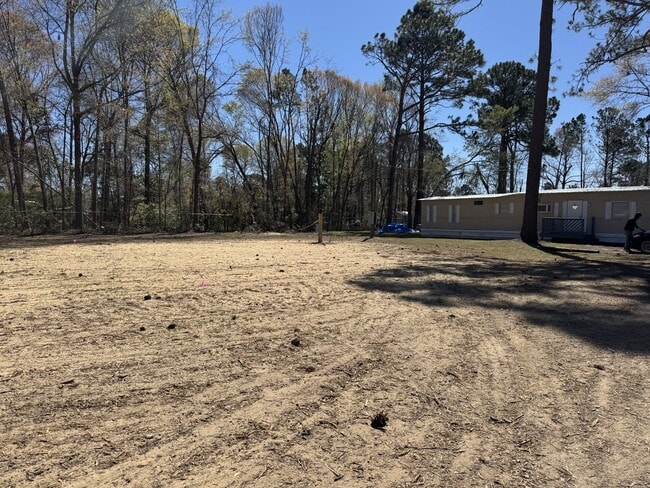 Building Photo - 211 Victoria Cir