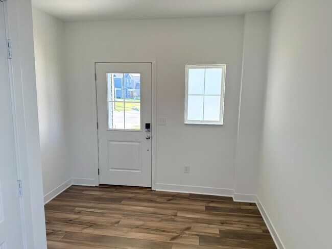 Building Photo - Brand New 5 Bed/3 Bath spacious home in Fr...