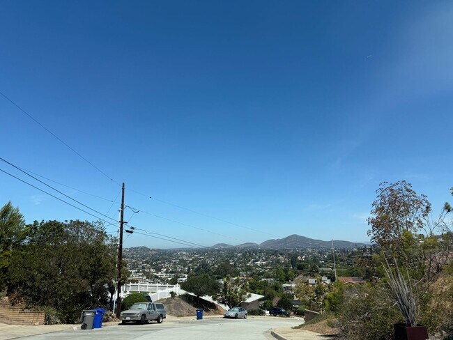 Building Photo - Gorgeous 5BR/3BA 2story home w SOLAR, view...