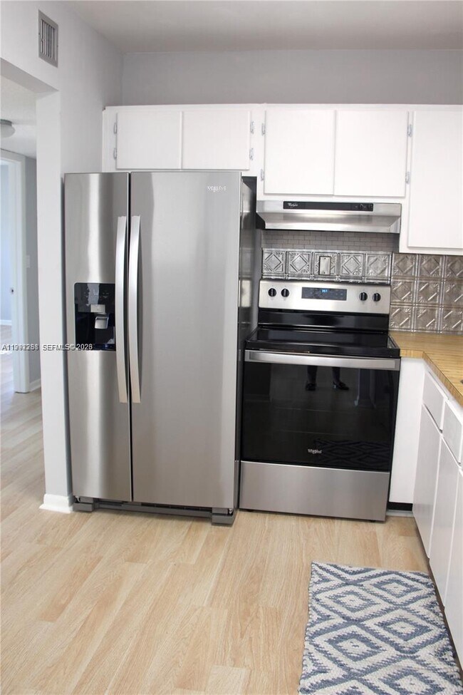 Foto del edificio - 9015 SW 138th St