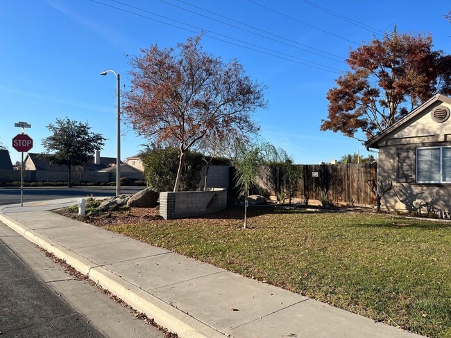 Building Photo - 686 Millbrook St