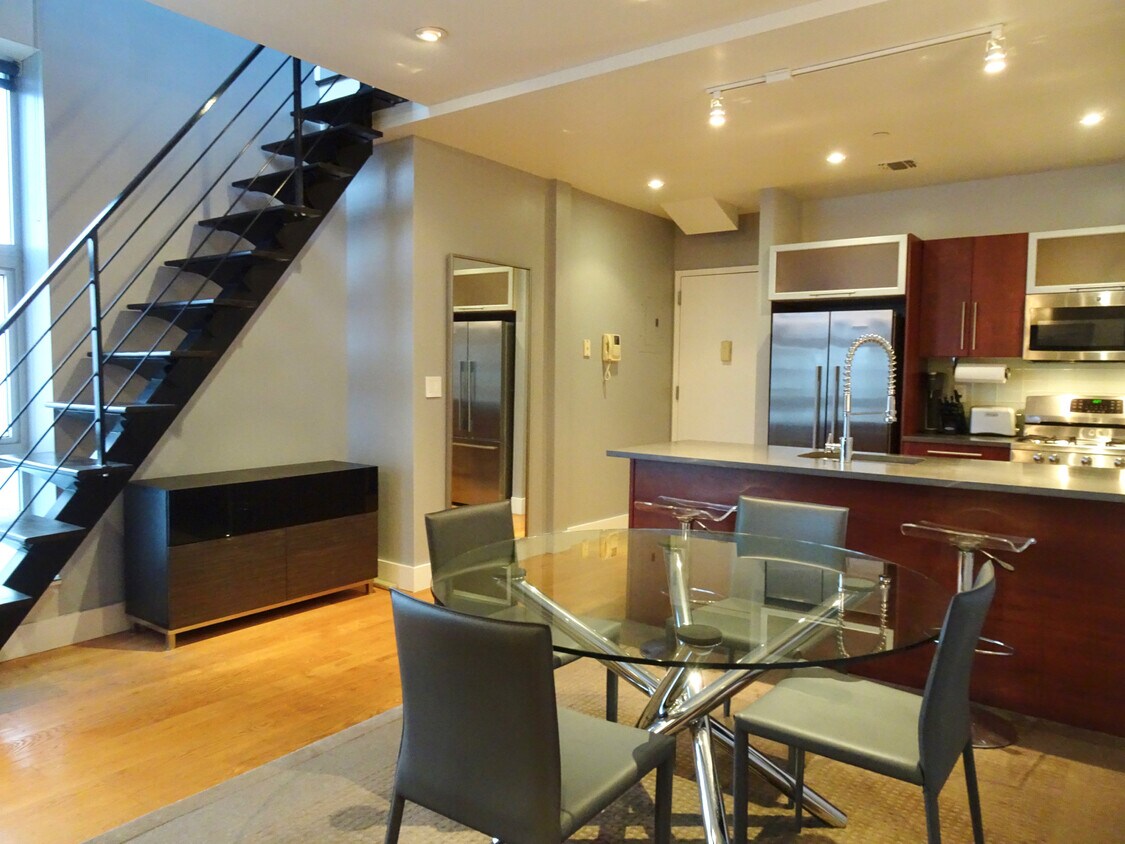 Kitchen & dining area - 227 Maujer St