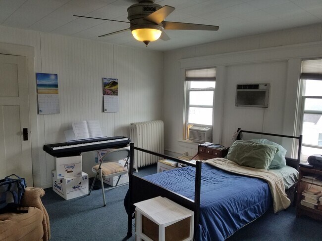 Building Photo - 2221 Olive St